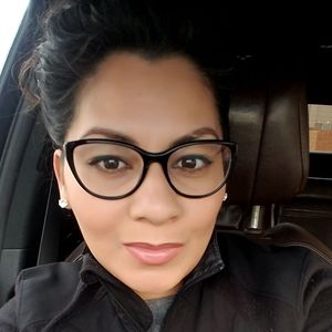 Meet your Posher, Deniece